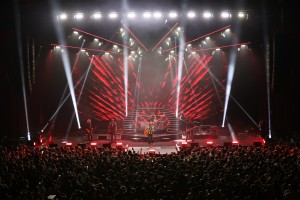 Chris Reade lights Dierks Bentley tour with Chauvet