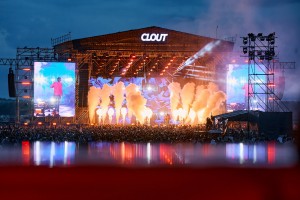 Über 200 GLP-Scheinwerfer auf Bühnen des Clout Festival 2026