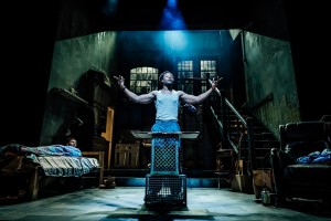 Jared Sayeg nutzt GLP Impression X5 IP Bars für „Topdog/Underdog“ im Pasadena Playhouse