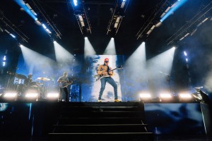 Prismic setzt über 100 GLP JDC1 auf Russell-Dickerson-Tour ein