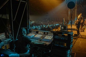 Lalo Sandoval chooses Klang immersive monitor mixes for Alejandro Fernández