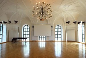 Barowski AG stattet Kirchen mit Meyer-Sound-Systemen aus