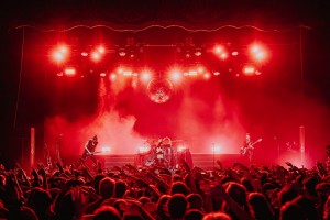 Elliot Baines creates disco mood on Beth McCarthy tour with Chauvet