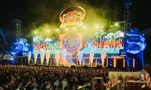Mehr als 200 Cameo-Scheinwerfer bei „Love the 90s“ in Valencia im Einsatz