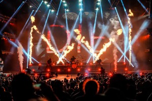 Raw Cereal nutzt Pixera-Medienserver für Hardys „Quit!!“-Tour