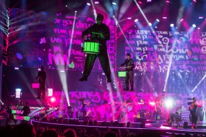 UVLD’s David Seitz lights Prestonwood’s “The Gift of Christmas” with Elation Paragon