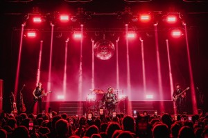 Elliot Baines creates disco mood on Beth McCarthy tour with Chauvet