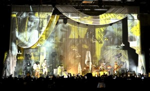 Hippotizer MX blends scenic design and projection mapping on Hayley Williams tour