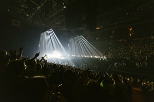 AV Stumpfl und Rogue Productions kooperieren für Tourneen von Charli XCX und Troye Sivan