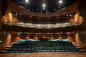 Brighton College stattet neues Cairns Theatre mit GLP aus
