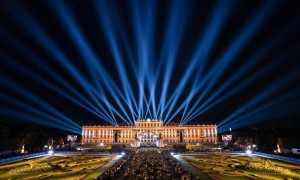 Jerry Appelt entscheidet sich für Elation und GLP beim Sommernachtskonzert der Wiener Philharmoniker