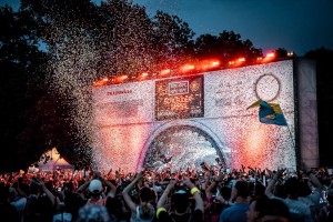 Parookaville schließt die Stadttore der achten Ausgabe und startet Treue-Vorverkauf für „10 Jahre Parookaville“