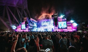 Mehr als 200 Cameo-Scheinwerfer bei „Love the 90s“ in Valencia im Einsatz