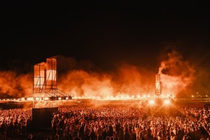 Highlite-Scheinwerfer beleuchten Soenda Outdoor 2025
