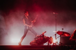 Elliot Baines creates disco mood on Beth McCarthy tour with Chauvet