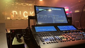 Dick Brave mit ETC-Tour-Hog-Lichtsteuerkonsole auf Tour
