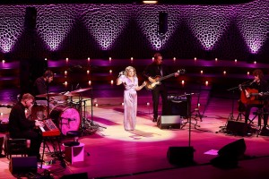 Annett Louisan feiert „Sehnsucht“-Tourpremiere in der Elbphilharmonie