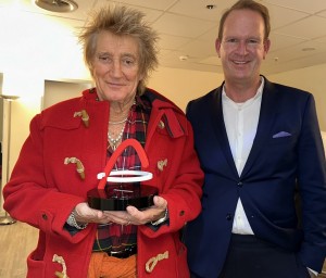 Rod Stewart erhält Sold Out Award der Lanxess Arena