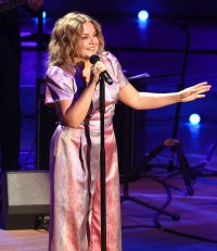 Annett Louisan feiert „Sehnsucht“-Tourpremiere in der Elbphilharmonie