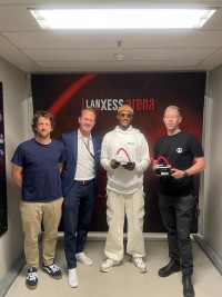 Teddy Teclebrhan erhält Sold Out Award der Lanxess Arena