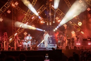 Nina Puslar homecoming concert lit with Robe