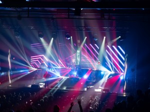 VNV Nation auf Tour mit Claypaky Volero Wave