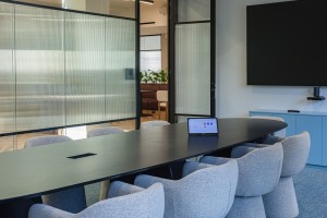 Ashton Bentley delivers seamless BYOD meeting experience at Halkin Mainframe, London