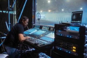Lalo Sandoval chooses Klang immersive monitor mixes for Alejandro Fernández