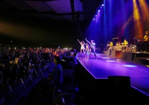 Satis&fy liefert Licht und Ton für Selena Gomez