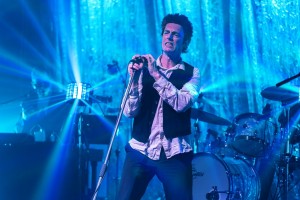 Tom Hannes & The Moonlovers bring David Bowie’s legacy to life with ADJ lighting