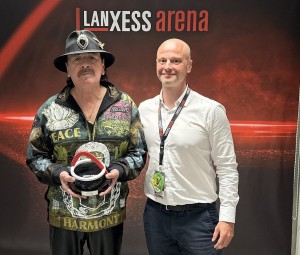 Santana erhält Sold Out Award der Lanxess Arena