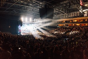 Prismic setzt über 100 GLP JDC1 auf Russell-Dickerson-Tour ein