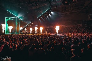 Bandit Lites supplies Elation Seven Batten fixtures for Shinedown tours