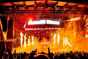 Luis Torres creates spacey aura for ATLiens at Red Rocks with Chauvet
