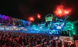 Mehr als 200 Cameo-Scheinwerfer bei „Love the 90s“ in Valencia im Einsatz