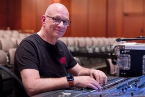 Karat kombinieren auf Jubiläumstournee Sennheisers neues EW-DX-System mit Vintage Wireless