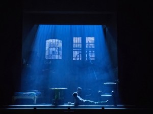 Jared Sayeg nutzt GLP Impression X5 IP Bars für „Topdog/Underdog“ im Pasadena Playhouse