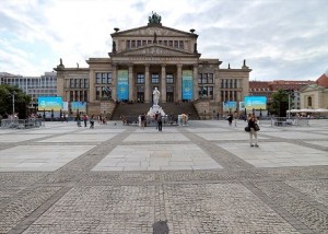 Gahrens + Battermann setzt Mitsingkonzert auf dem Gendarmenmarkt um