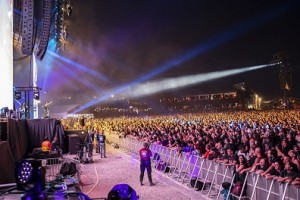 Robe illuminates Hellfest