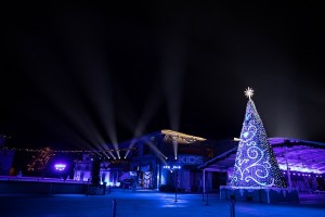 Corona: Elation IP-rated lighting for California Bayside’s outdoor Christmas village and light show