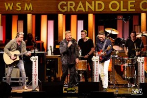 High End Systems\' SolaFrame-Scheinwerfer in Grand Ole Opry installiert