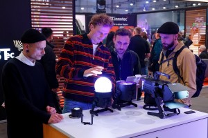 NEO Summit 25: Neues KI-Branchenformat auf der LEaT con
