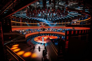 Henk-Jan van Beek selects more than 250 Robe fixtures for Dutch “1% Quiz” TV show