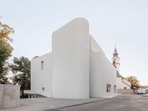KV2 Audio completes transformation of former cinema into new theatre in Slovakia