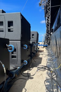 Nub Sound deploys Martin Audio WPC for “Tunes in the Dunes” festival on Perranporth Beach