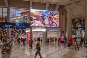 Infiled-WP-Serie realisiert großformatiges LED-Display in Pariser Westfield Forum des Halles